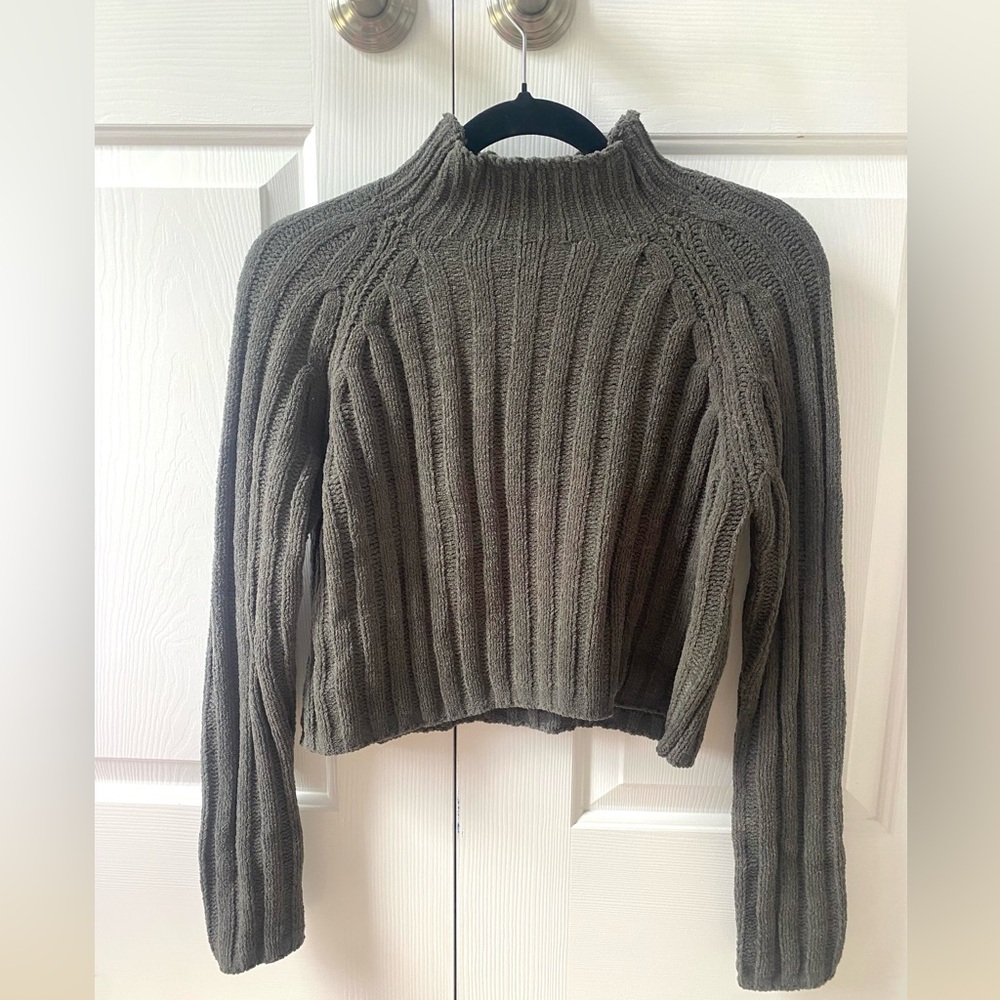 American eagle Green Xs mock neck sweater
